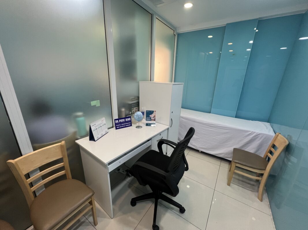 Dr.Phuc Dinh, board-certifed plastic surgeon, consultation room